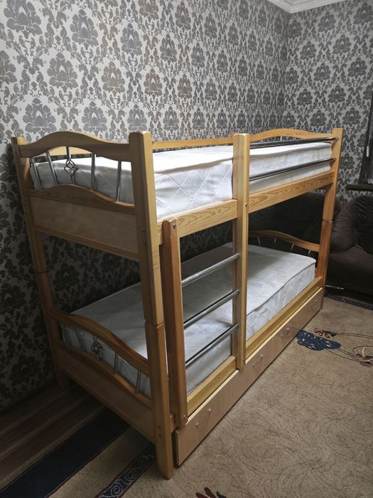 Детская двухъярусная кровать