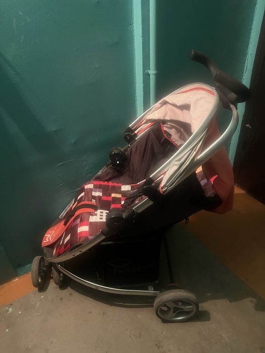 Продам прогулочную каляску