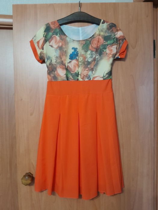 Продам женские платье недорого