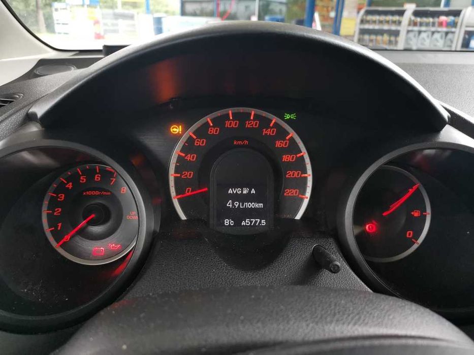 Honda Jazz – Spațioasă, Fiabilă, Economică!