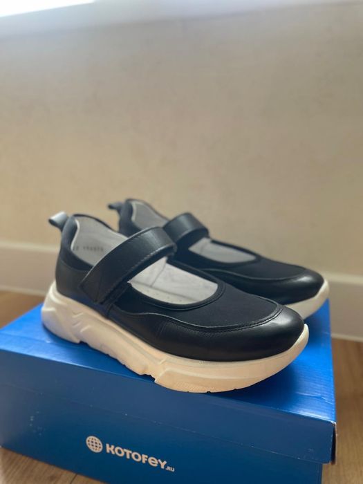 Лоферы и туфли белая подошва