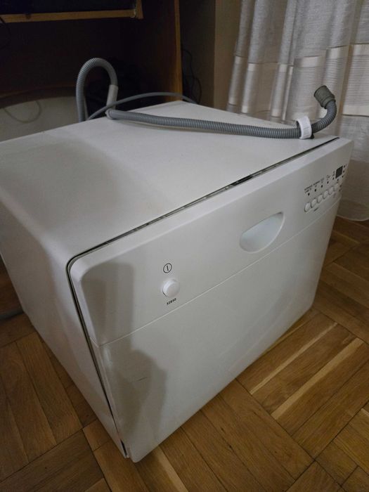 Продавам съдомиялна АЕГ малка за 6 комплекта