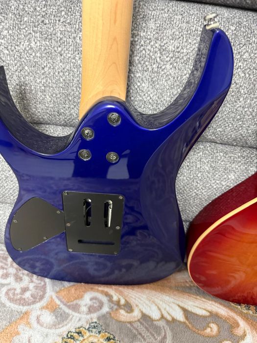 Vând  chitara electrica Ibanez