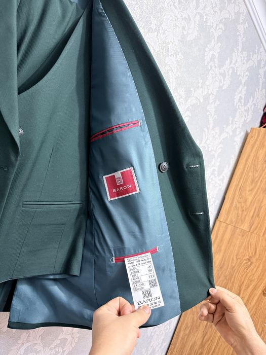 Продам мужские костюмы