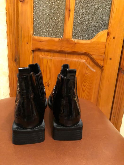 Продам женские ботиночки