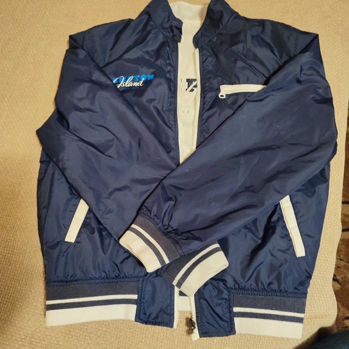 Продавам двулицево момчешко яке