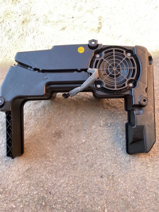 Бас колона буфер Bang & Olufsen 8k9035382b Audi a4 a5 q5