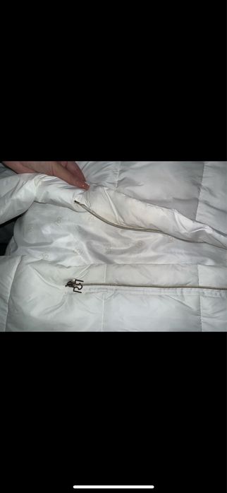 Белая длинная безрукавка