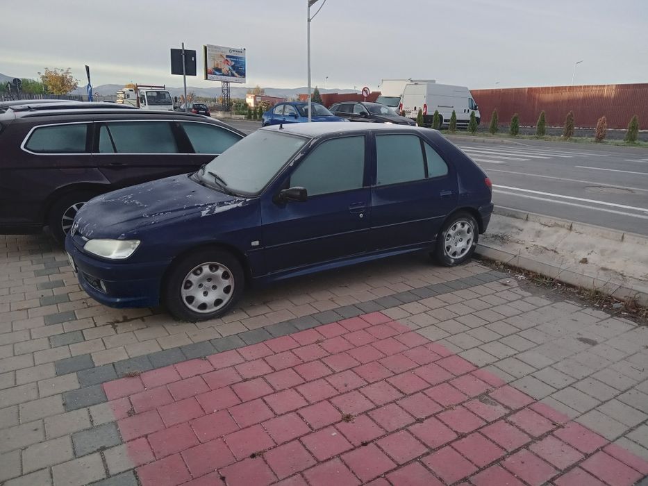 Vand peugeot din 2003 pt piese sau dezmembrari