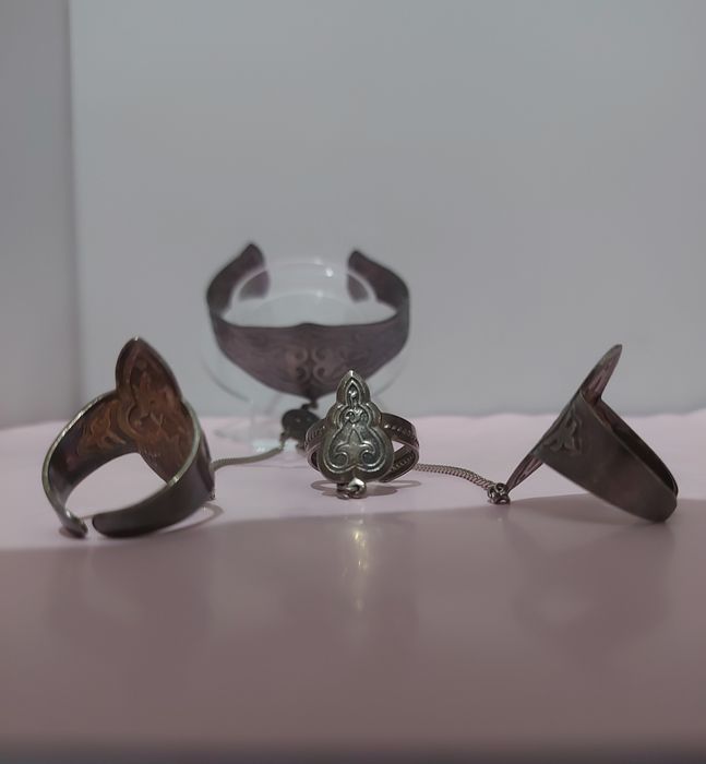 Браслет с кольцами