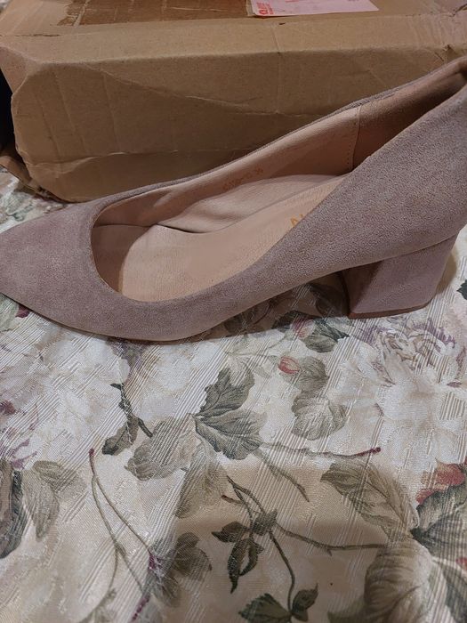 Продаю туфли лодочки