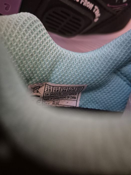 Încălțăminte sport Skechers in stare foarte buna.