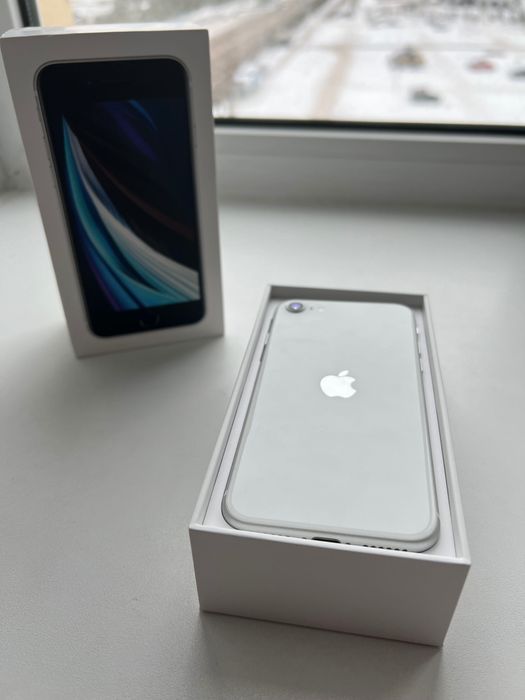 Продаю Iphone se 2020