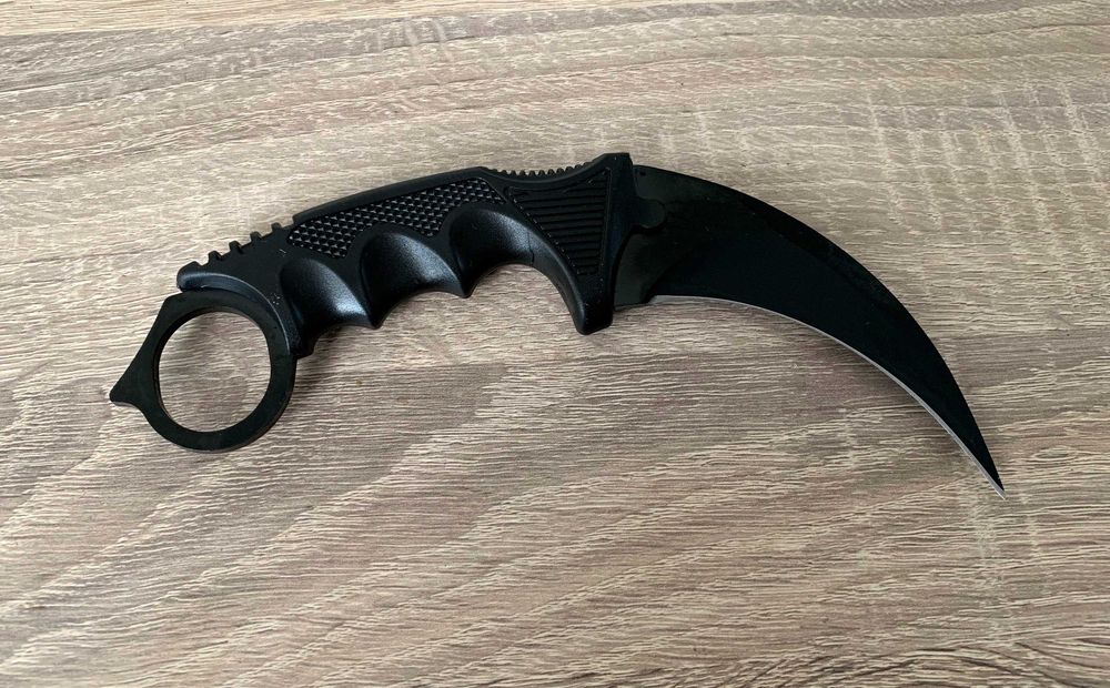 Cutit lama Counter Strike Karambit Negru cu Snur si Teaca - colectie