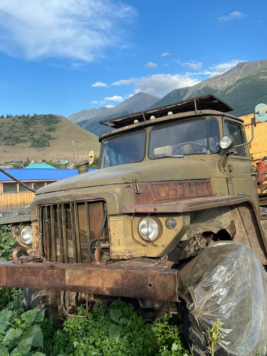 Урал-375Д 6×6 — грузовой автомобиль.