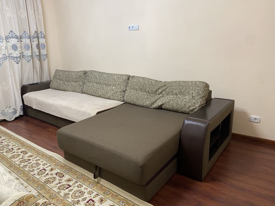 Удобный угловой диван для гостиной