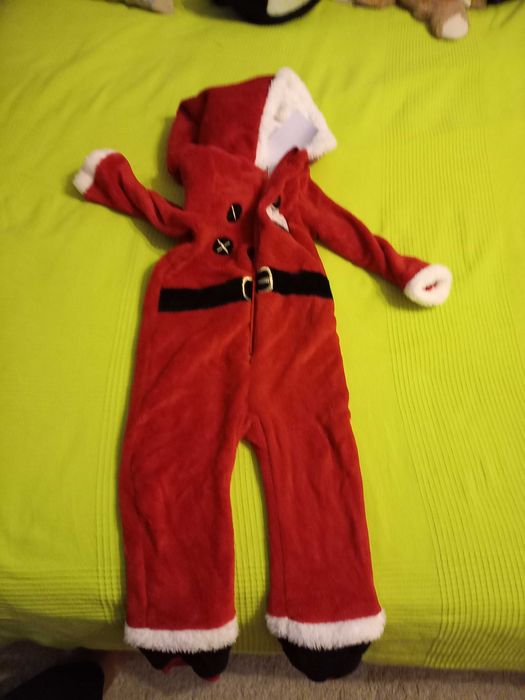 Продавам детски костюм.
