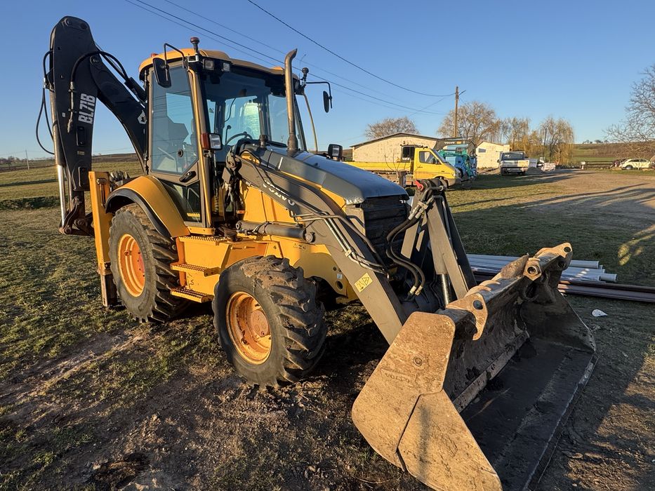 Execut lucrari cu buldoexcavator ,miniexcavator , midiexcavator