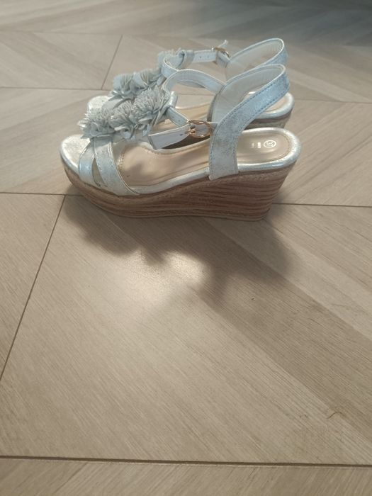 Дамски бели сандали 36и37