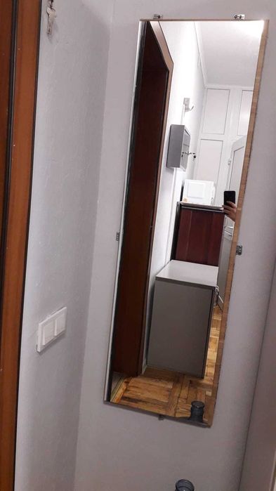 Зеркало и полка для вещей