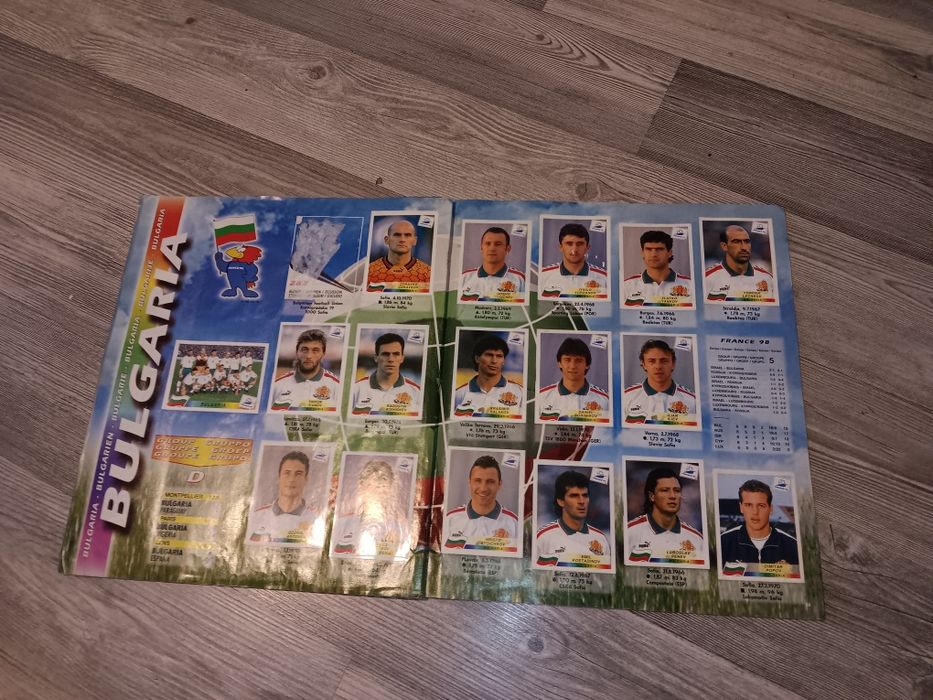 албум france 98 събран, без емблемата на България
