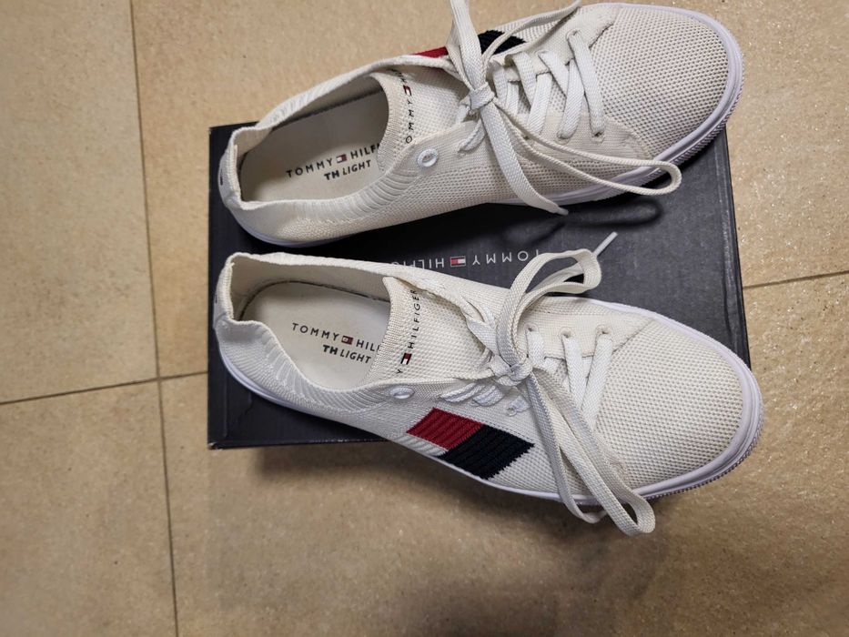 Tenesi Tommy Hilfiger, 38, sneakers albi dama