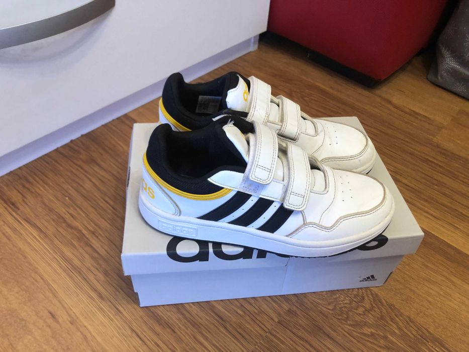 Adidas детски маратонки Hoops номер 35