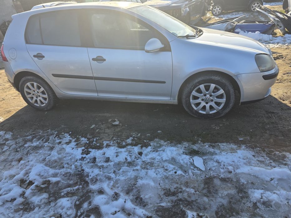 Dezmembrez vw golf 5 1.6 fsi 2008