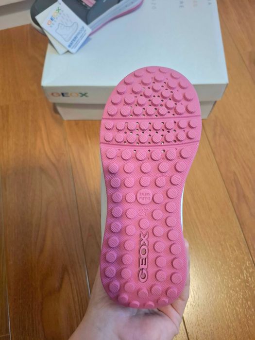 Ghetute noi Geox marime 27 impermeabile