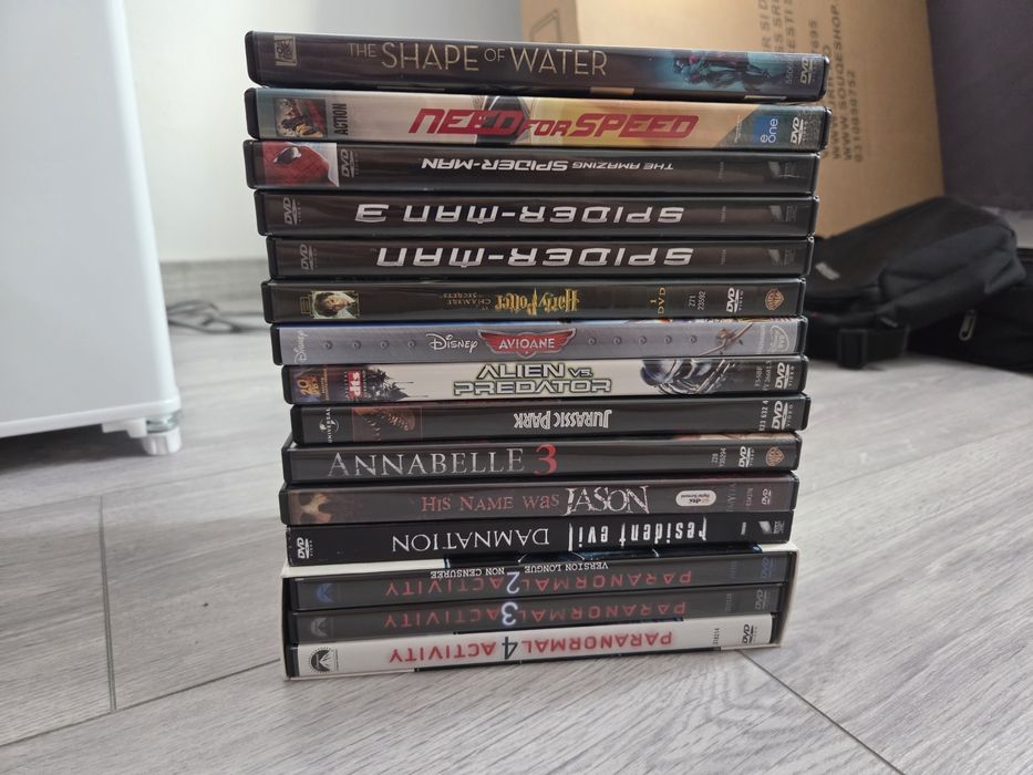 Vând colecție de filme DVD