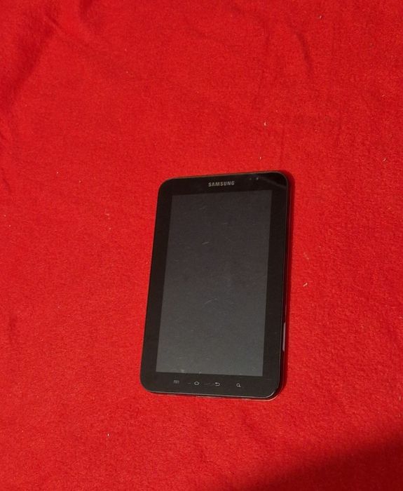 Tableta Samsung Galaxy Tab perfect funcționala doar conectata cu încărcătorul la priza. Baterie epuizata