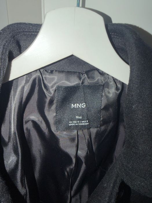 Черно късо палто - Mango