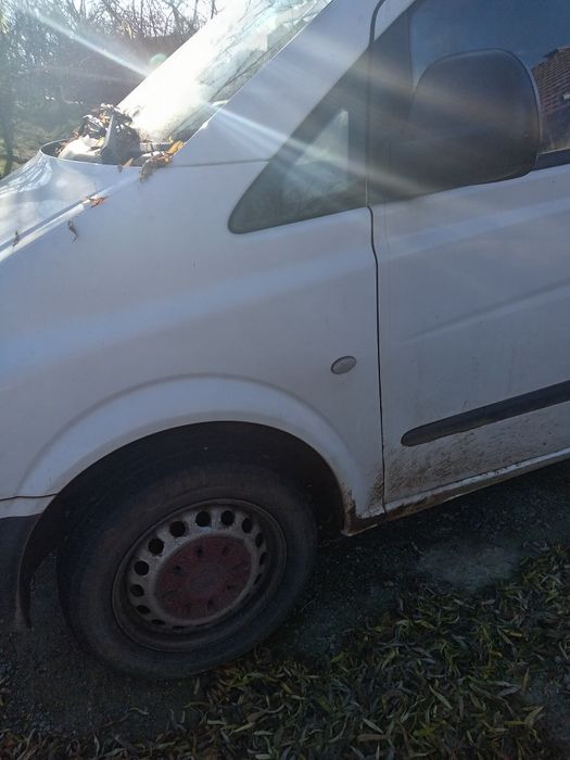 Vând autoutilitară Mercedes Benz pentru dezmembrări