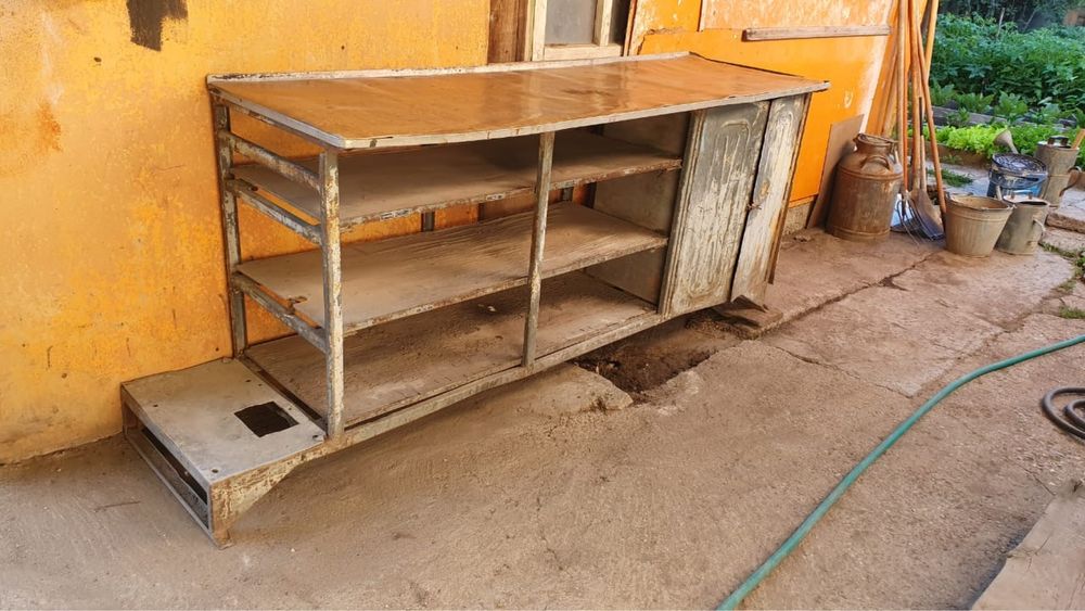 Слесарный стол, в отличном состоянии