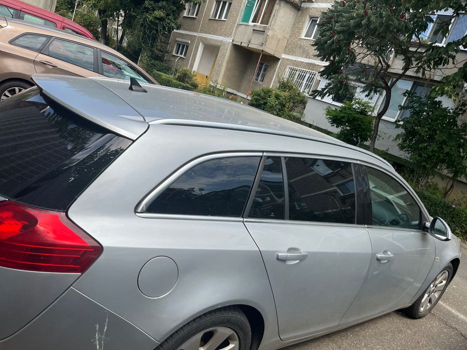 Mașina Opel Insignia
