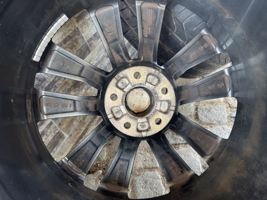 Оригинални джанти Audi 20 цола + летни гуми Pirelli