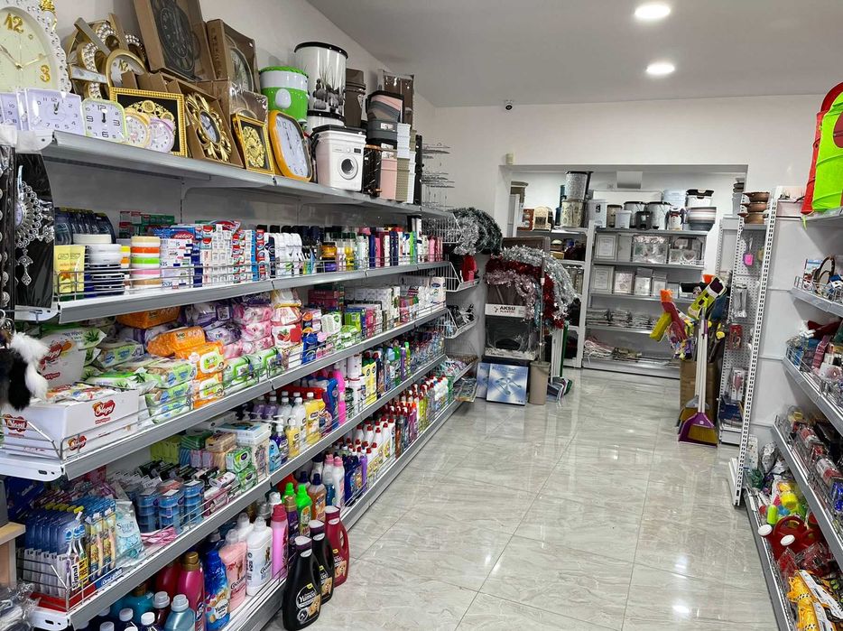 Крайстенни стелажи и гондоли за магазин и бутик