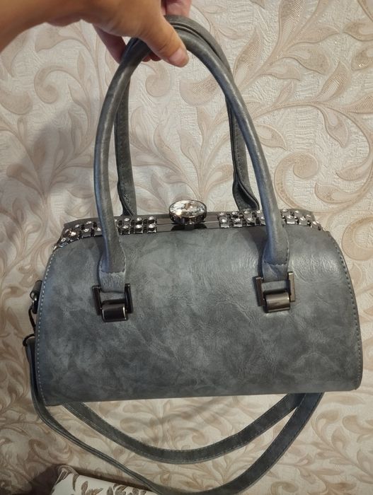 Сумочка новая продам