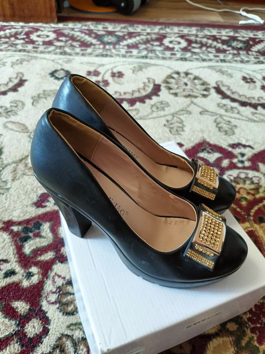 Продам женские туфли