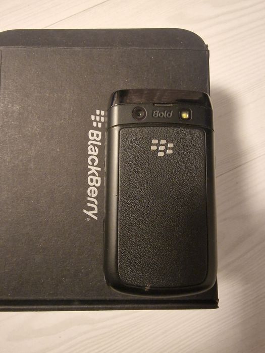 Telefon smartphone clasic BlackBerry Bold 9780.