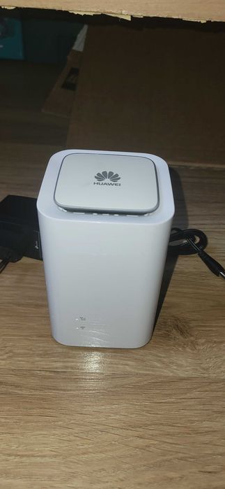 HUAWEI 4G  cu sim Router WiFi E5180s-22  liber de retea