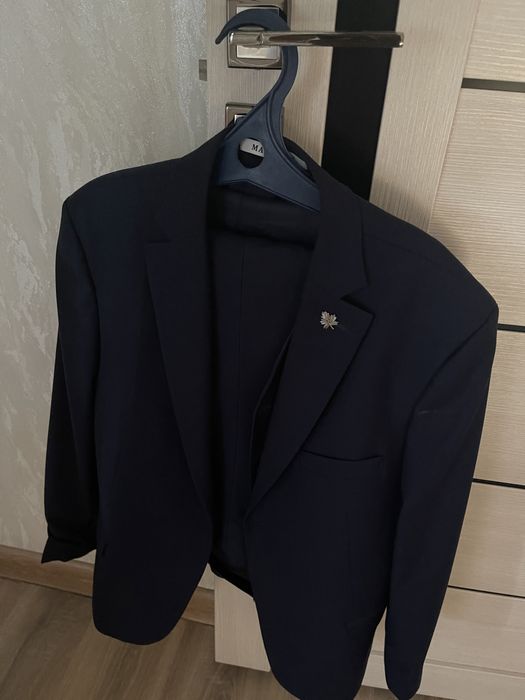 Продам школьные формы, белые рубашки