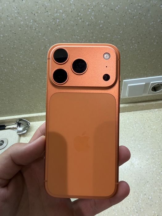 Iphone 17pro orange