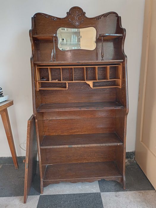 Старинно писалище - секретар, с малка повреда.