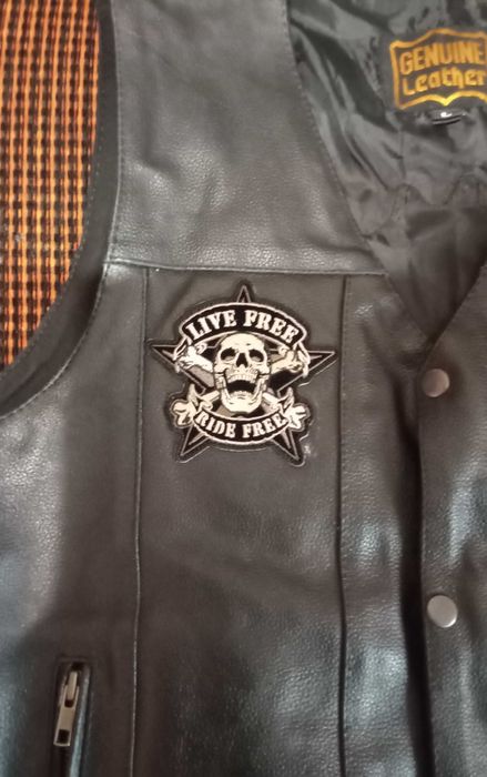 Продавам кожен елек за моторист размер L