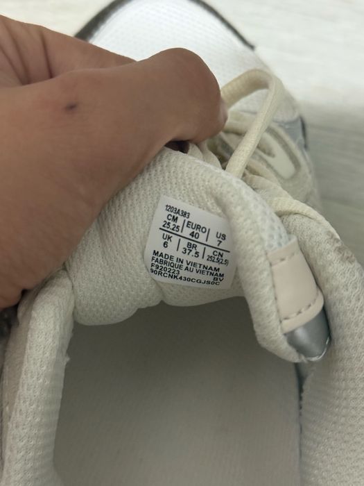 Новые обувь asics