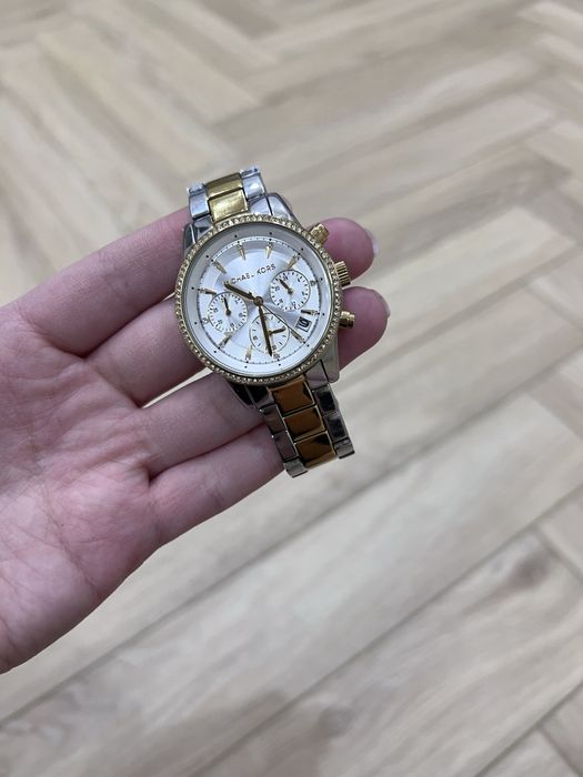 Часы от бренда Michael Kors