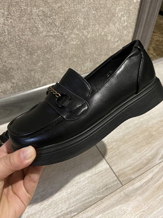 Продам детские лоферы