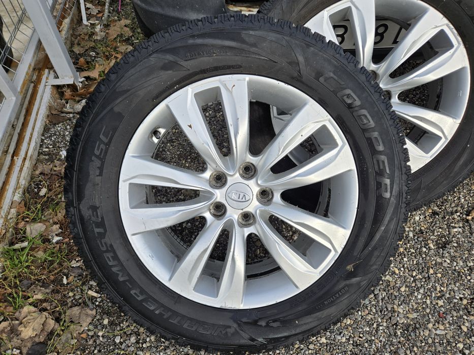 Roti Iarna  Kia Sorento 235/60/18 Stare Perfecta Pret 950 Ron
