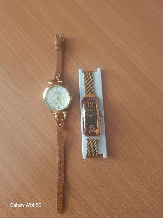 Продам женские часы